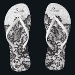 Flip Flops aus schwarzem Flor und weißem Glitzer Badesandalen<br><div class="desc">Wunderschön aussehende Flop Shoes mit Imitate schwarze Blumenspitze auf einem Imitat weißen Glitzer Hintergrund bereit für Sie mit Ihrem Namen oder Brautparty Titel personalisieren. ⭐ Dieses Produkt ist zu 100% benutzerdefinierbar. *****Klicken Sie auf die SCHALTFLÄCHE ANKLICKEN, um hinzuzufügen, zu löschen, zu verschieben, zu verändern, umzudrehen, zu drehen, etc... alle Grafiken...</div>