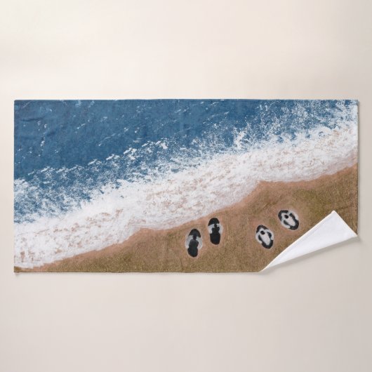 Flip Flops im Sand am Strand Badhandtuch Set (Badehandtuch)