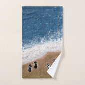 Flip Flops im Sand am Strand Badhandtuch Set (Handtuch)