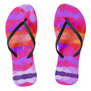 Flipflops mit lila, rosa und orangefarbener gefärb badesandalen