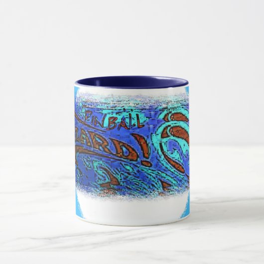 Flipperautomat-Zauberer trinkt Kaffee Tasse (Zentrum)