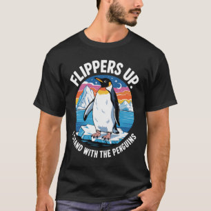 Flippern stehen mit dem Pinguin-Befreiungstag auf T-Shirt