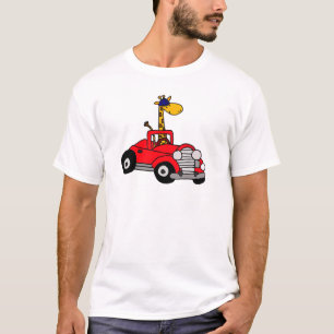 Flippige Giraffe, die rotes Kabriolett fährt T-Shirt