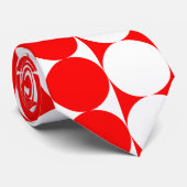 Flippiges großes Rotes und Weiß punktiert Krawatte (Gerollt)