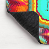 Flippiges, vibrierendes Regenbogen-Monogramm Mousepad (Ecke)