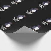 Flippin Cool Funny Pinguin Pun Dark BG Geschenkpapier (Ecke)