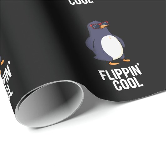 Flippin Cool Funny Pinguin Pun Dark BG Geschenkpapier (Rolleneckpunkt)