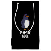 Flippin Cool Funny Pinguin Pun Dark BG Kleine Geschenktüte (Vorderseite)
