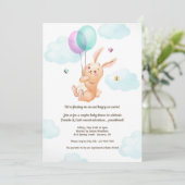 Floating auf Air Couples Babydusche Einladung (Stehend Vorderseite)