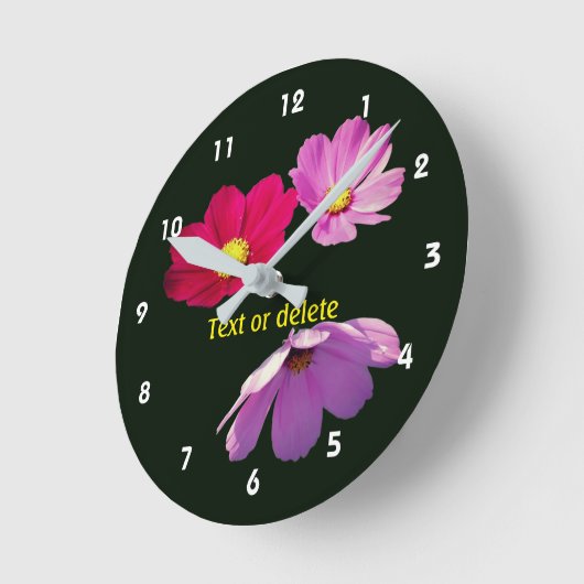 Floating Cosmos Daisy Flowers Personalized Runde Wanduhr (Winkel)