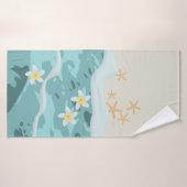 Floating Frangipanis auf Beach Wave Meet Starfish Badehandtuch (Badehandtuch)