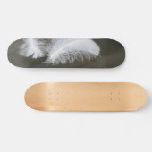 Floating Gänsefeathers Skateboard (Horizontal)