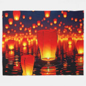 Floating Lanterns of Hope Design Fleecedecke (Vorderseite (Horizontal))