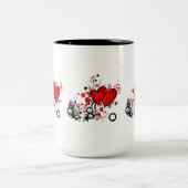 Floating Red Hearts Zweifarbige Tasse (Mittel)
