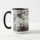 Flock von weißen und schwarzen Schafen Tasse (Links)