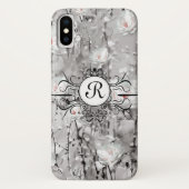 Flor-graue und weiße Monogramm Case-Mate iPhone Hülle (Rückseite)