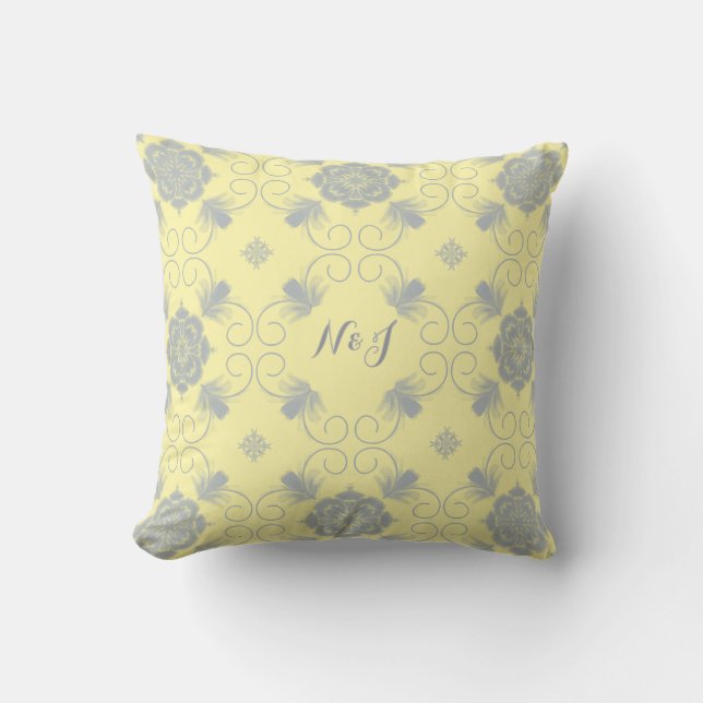 Flora Royale Decorative Throw Pillow Kissen (Vorderseite)