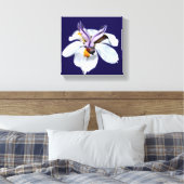 Floral African Iris Leinwanddruck (Insitu (Schlafzimmer))