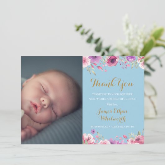 Floral Baby Boy Foto Script Danke Pink Birth Ankündigung (Stehend Vorderseite)