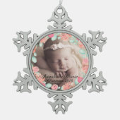 Floral Baby's First Christmas Schneeflocken Zinn-Ornament (Vorderseite)