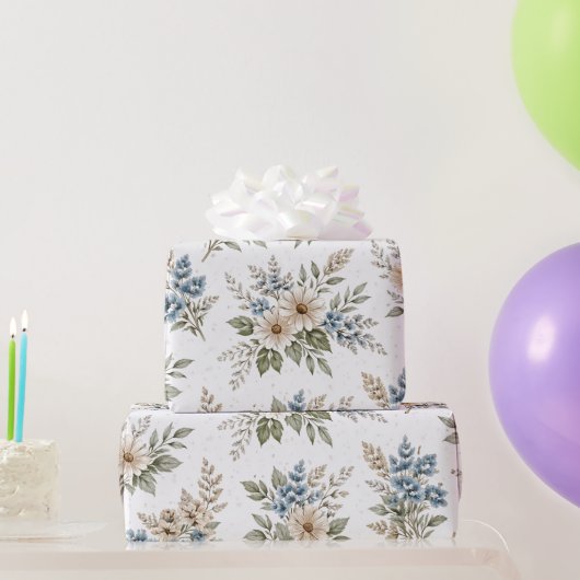 Floral Blue Ivory Meadow Pattern Geschenkpapier (Partygeschenke)