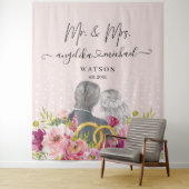 Floral Blush Peonies Trendy Script Mr. and Mrs. Wandteppich (Beispiel)