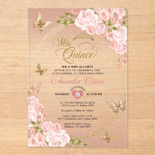 Floral Blush Pink Gold Tiara Butterfly Quinceañera Acryleinladungen (Vorderseite)