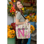 Floral Bridesmaid Keepake Tote Bag, personalisiert Tasche<br><div class="desc">Hübsche rustikale rosa geblümte Holzplatte Tote Beutel Personalisiert auf beiden Seiten mit Ihrem Namen und Initial.</div>