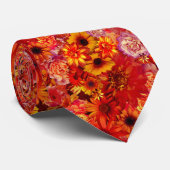 Floral Bright Rojo Bouquet Rich Red Hot Daisies Krawatte (Gerollt)