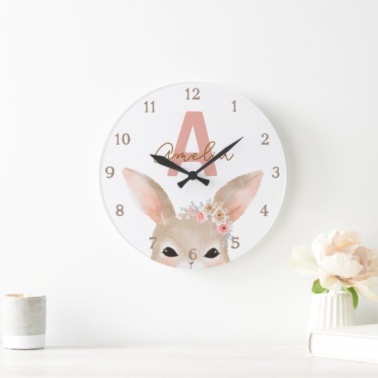 Floral Bunny Ears Monogram Nursery Clock Personali Große Wanduhr (Zuhause)