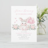Floral Bunny Spring Girl Pink Bunny First Birthday Einladung (Stehend Vorderseite)