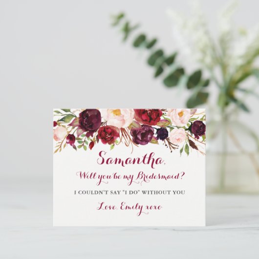 Floral Burgund wird meine Bridesmaid-Karte sein Einladung (Stehend Vorderseite)