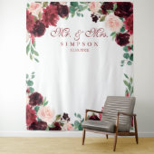 Floral Burgundy & blush Mr & Mrs wedding backdrop Wandteppich (Beispiel)