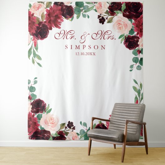 Floral Burgundy & blush Mr & Mrs wedding backdrop Wandteppich (Beispiel)