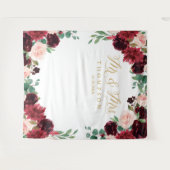 Floral Burgundy & blush Mr & Mrs wedding backdrop Wandteppich (Vorderseite (Horizontal))