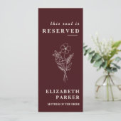 Floral Burgundy Reserved Seating Wedding Tag Einladung (Stehend Vorderseite)