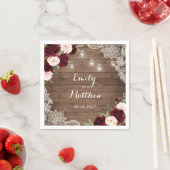 Floral Burgundy Rustic Wood Lace String Lights Serviette (Beispiel)