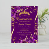 Floral Butterfly Scroll Lila Quinceanera Folieneinladung (Stehend vorne)