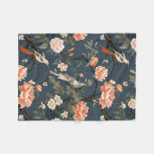 Floral Chinoiserie auf Denim Blue Fleecedecke (Vorderseite (Horizontal))