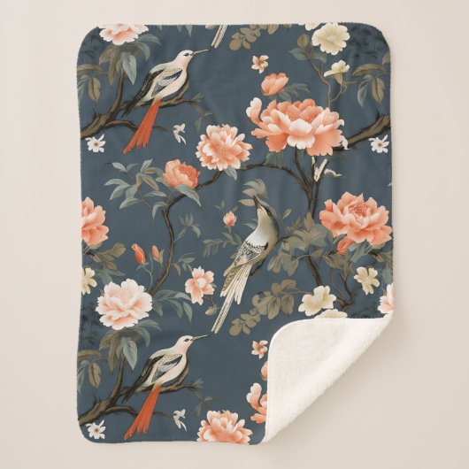 Floral Chinoiserie auf Denim Blue Sherpadecke (Vorderseite)