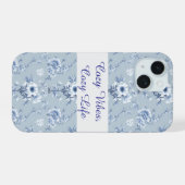 Floral Chinoiserie Blue Toile mit benutzerdefinier iPhone 15 Hülle (Rückseite (Horizontal))