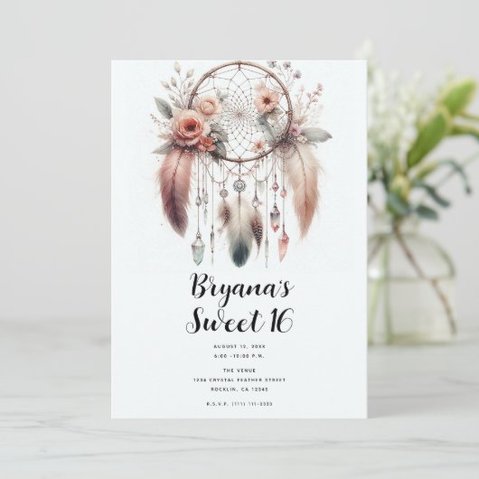 Floral Crystal Feather Dreamcatcher Boho Sweet 16 Einladung (Stehend Vorderseite)