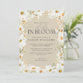 Floral Daisy Baby in Bloom Kraft Papierdusche Einladung (Stehend Vorderseite)