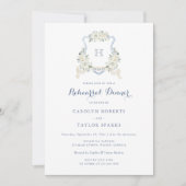 Floral Dusty Blue Crest Rehearsal Dinner Wedding Einladung (Vorderseite)