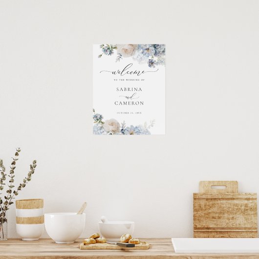 Floral Dusty Blue Elegante Hochzeit Begrüßungszeic Poster (Küche)