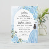 Floral Dusty Blue Princess Birthday Quinceanera Einladung (Stehend Vorderseite)