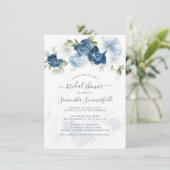 Floral Dusty Blue Script Foliage Brautparty Einladung (Stehend Vorderseite)