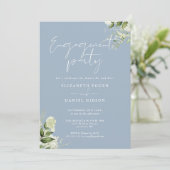 Floral Dusty Blue Script Foto Engagement Party Einladung (Stehend Vorderseite)