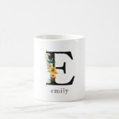 Floral-E-Monogramm-Tasse mit bearbeitbarem Namen Kaffeetasse (Mittel)