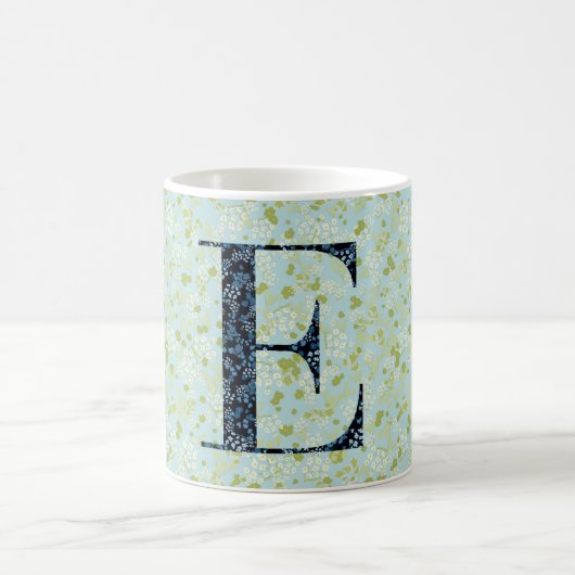 Floral Elegant Class E Monogram blau mit einer Phr Kaffeetasse (Mittel)